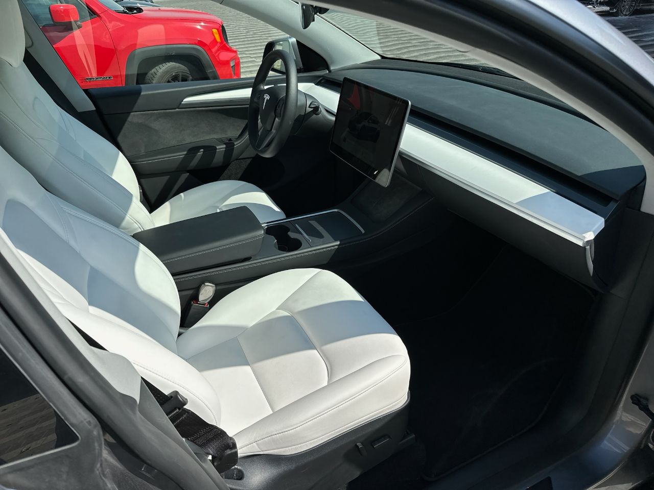 Tesla Model Y - фото 17