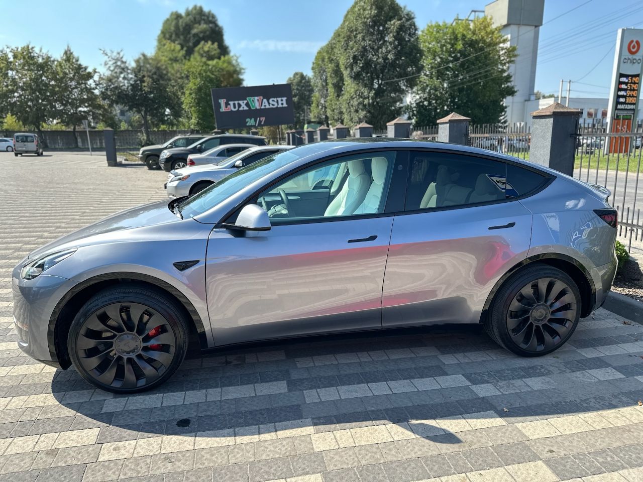 Tesla Model Y - фото 5