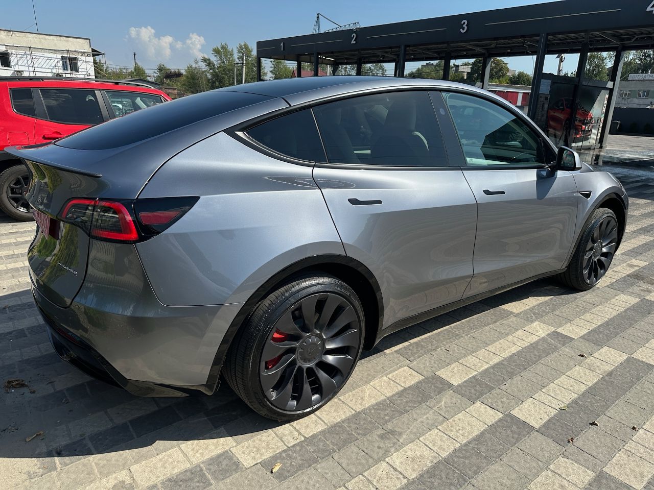 Tesla Model Y - фото 9