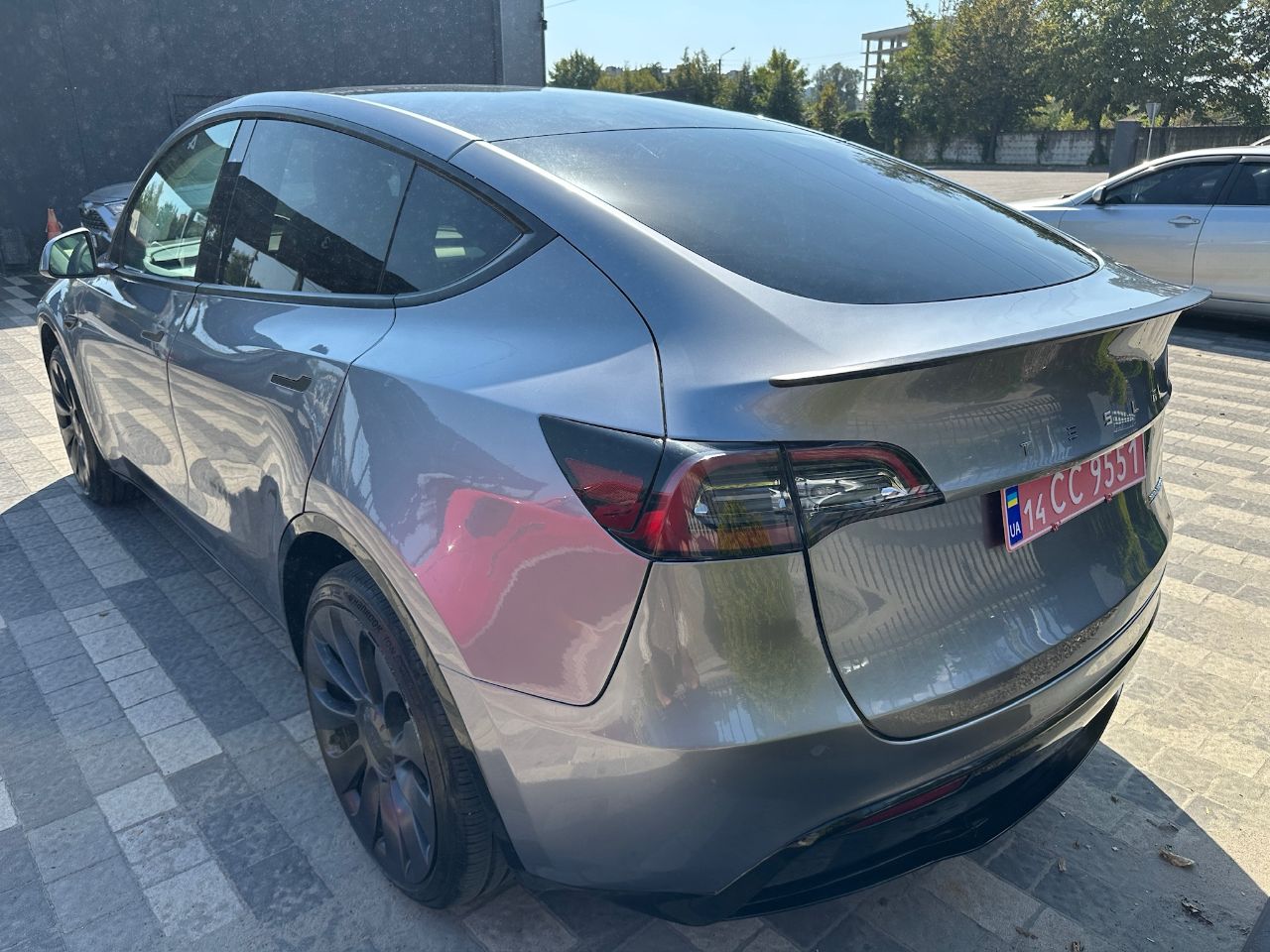 Tesla Model Y - фото 8