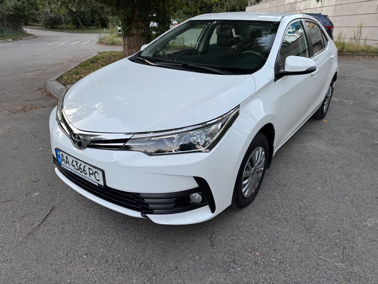 Toyota Corolla - фото 1