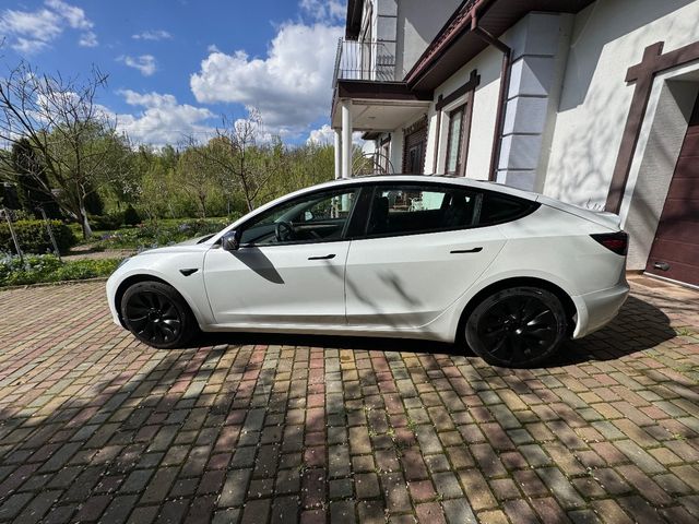 Tesla Model 3 - фото 3