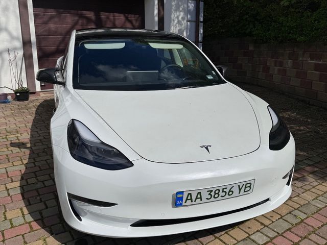 Tesla Model 3 - фото 1