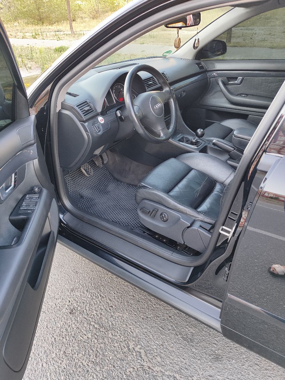 Audi A4 - фото 7