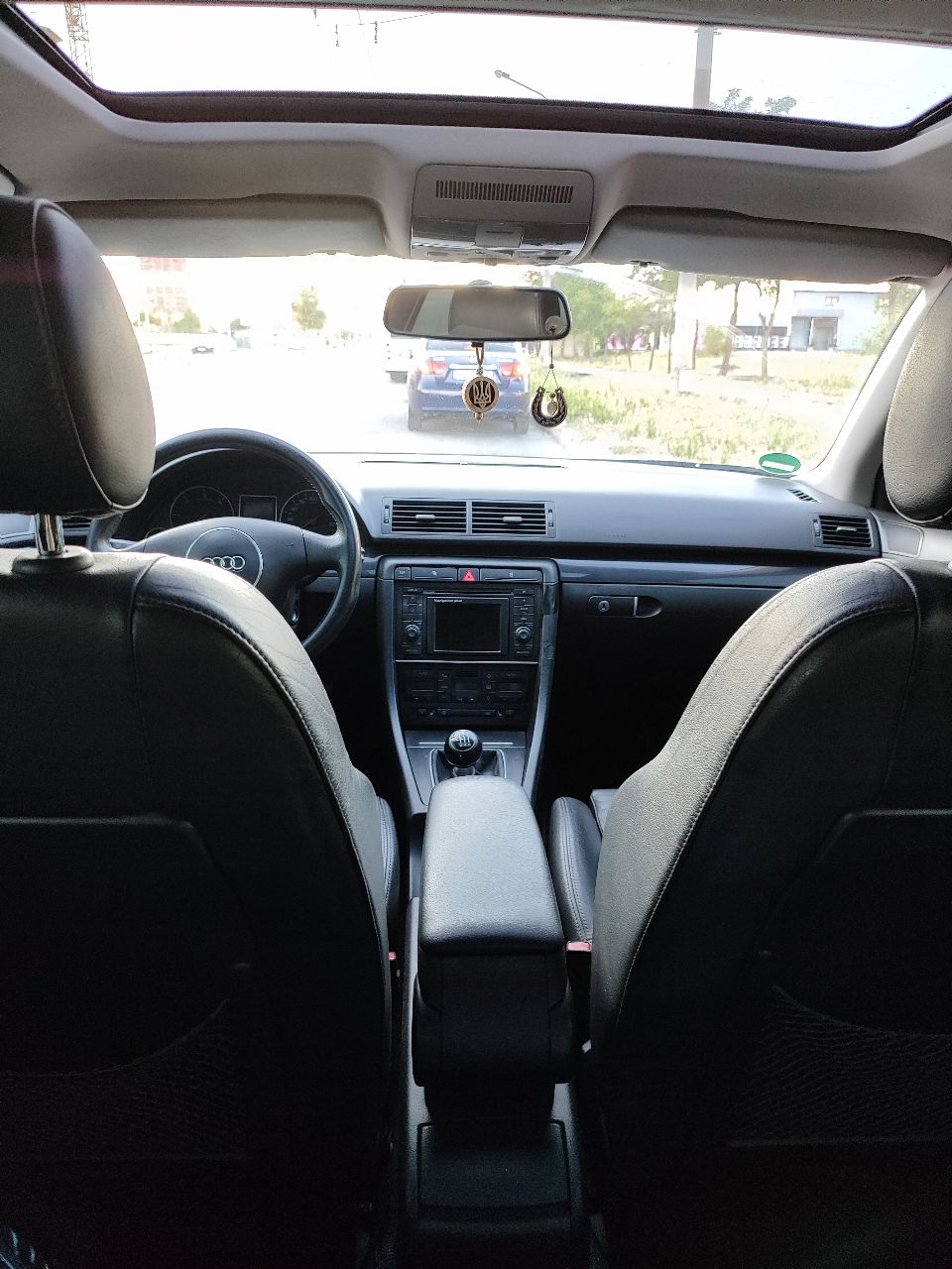 Audi A4 - фото 5