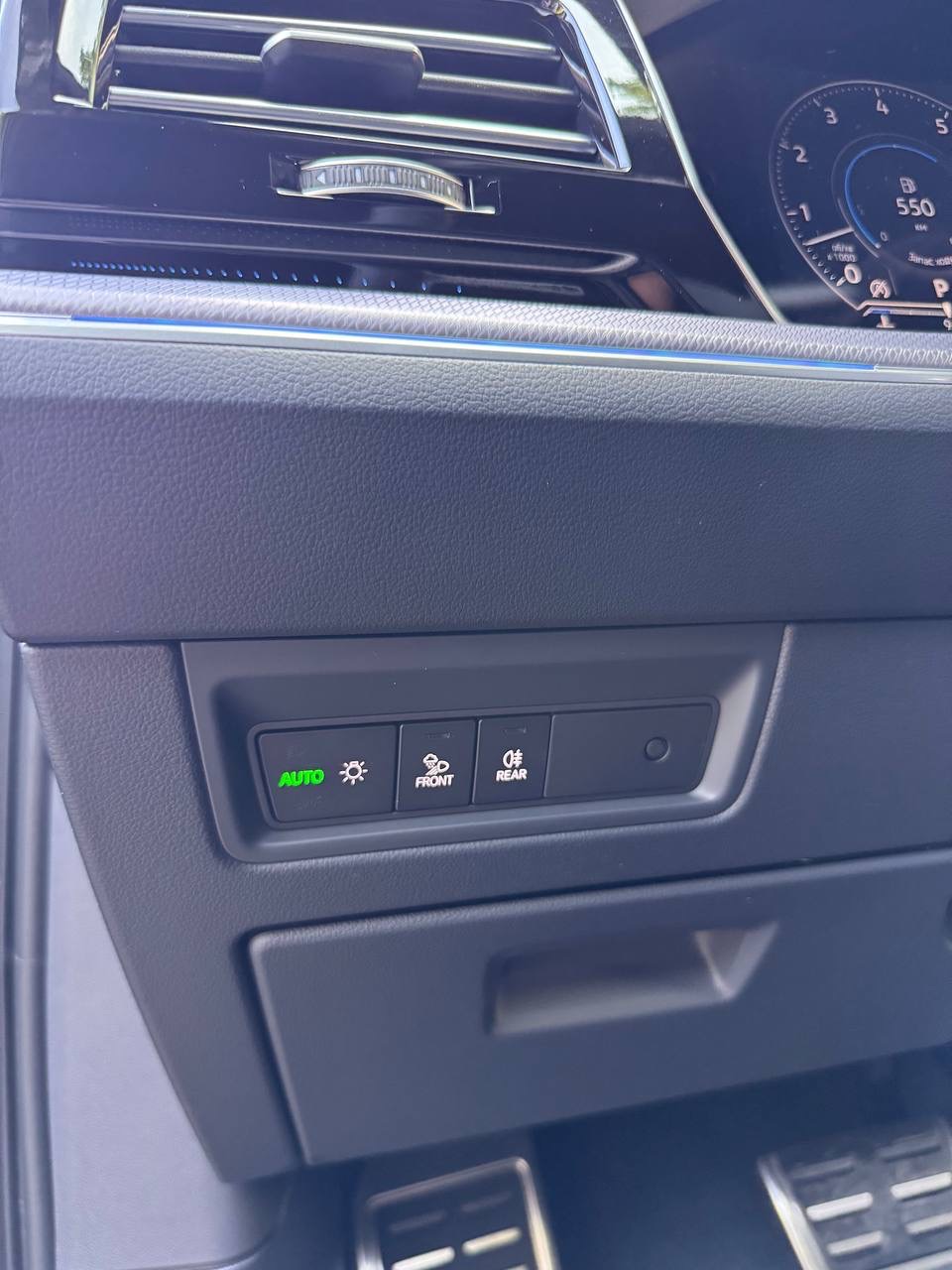 Volkswagen Touareg - фото 34