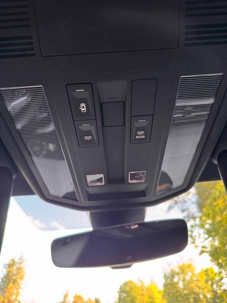 Volkswagen Touareg - фото 42