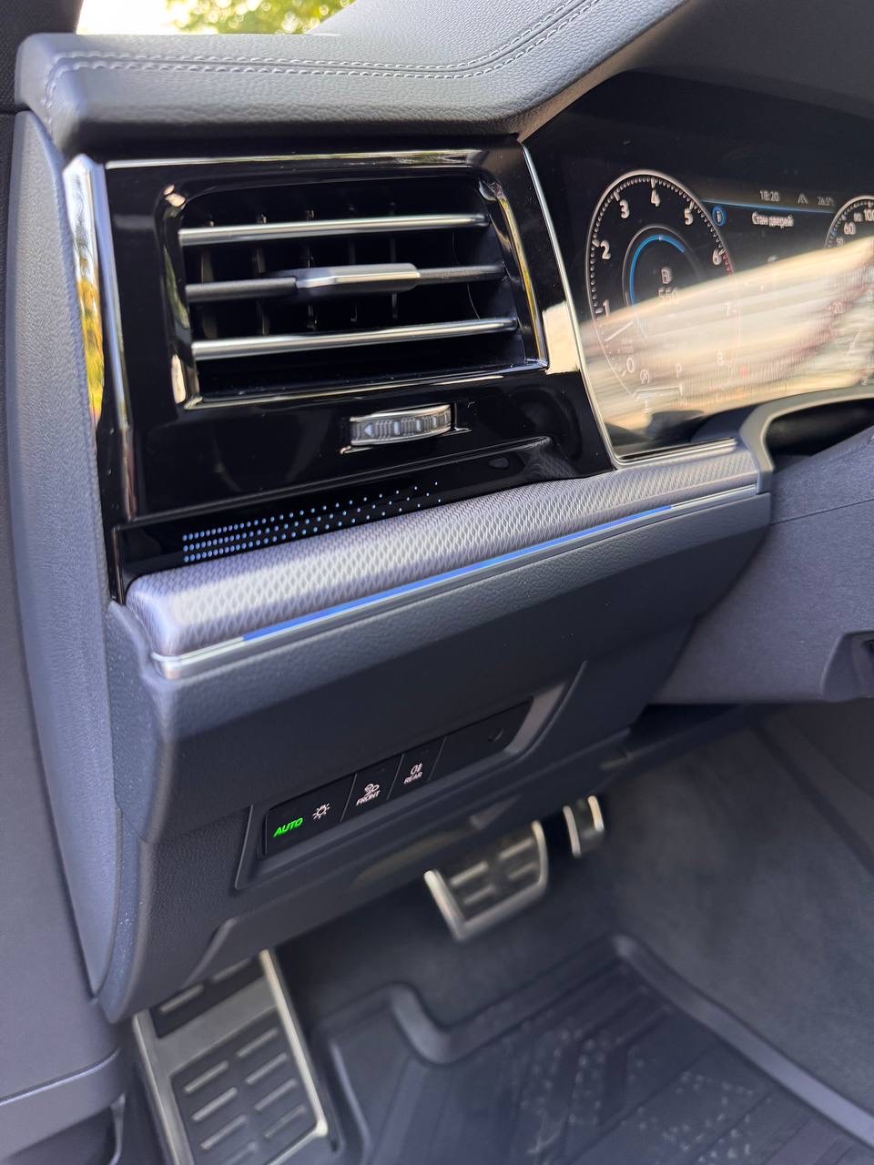 Volkswagen Touareg - фото 35