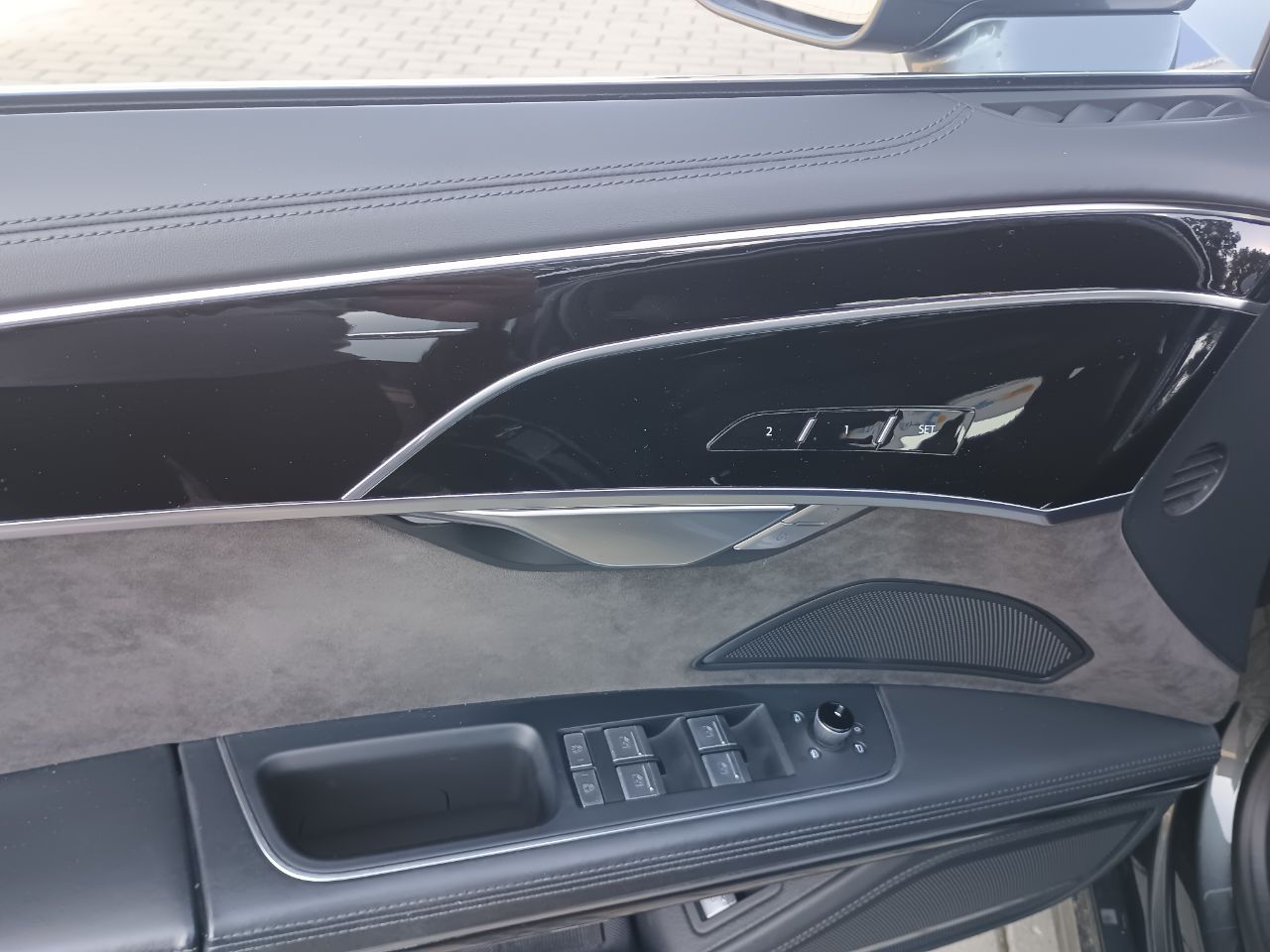 Audi A8 - фото 13