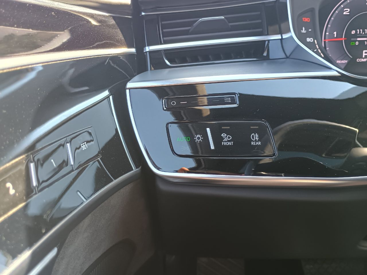 Audi A8 - фото 33