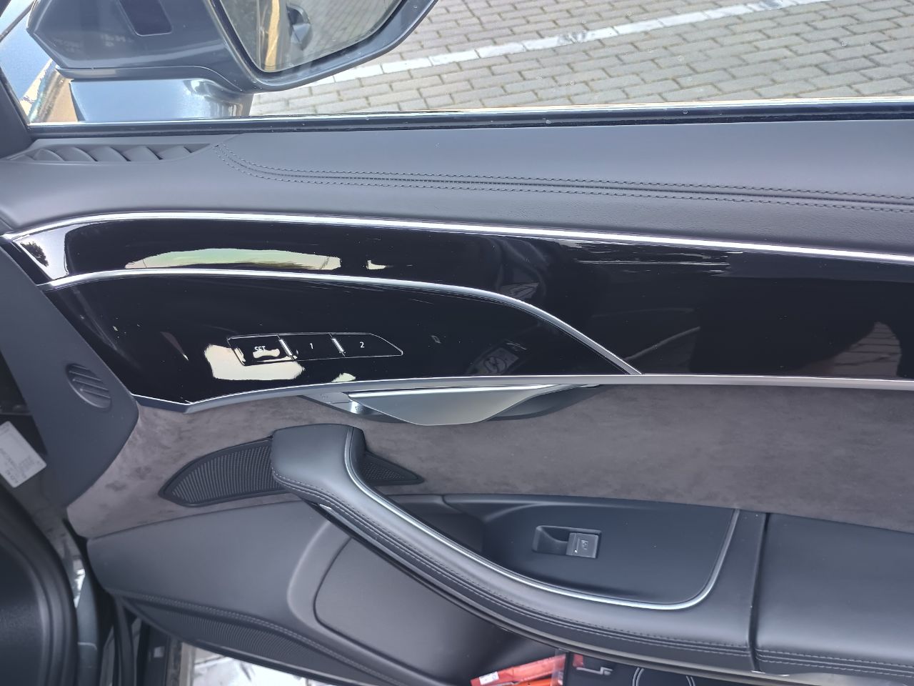 Audi A8 - фото 16