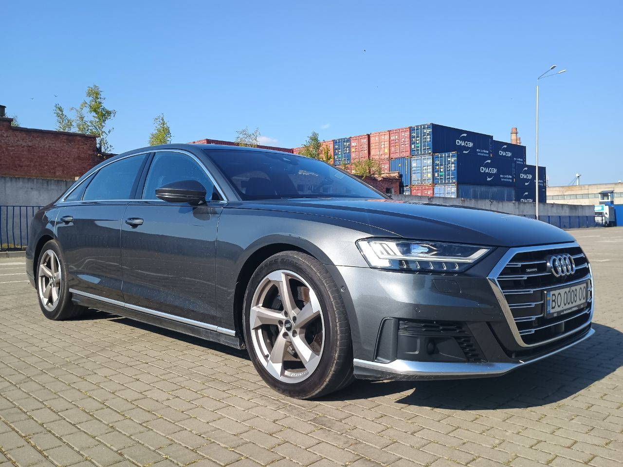 Audi A8 - фото 8