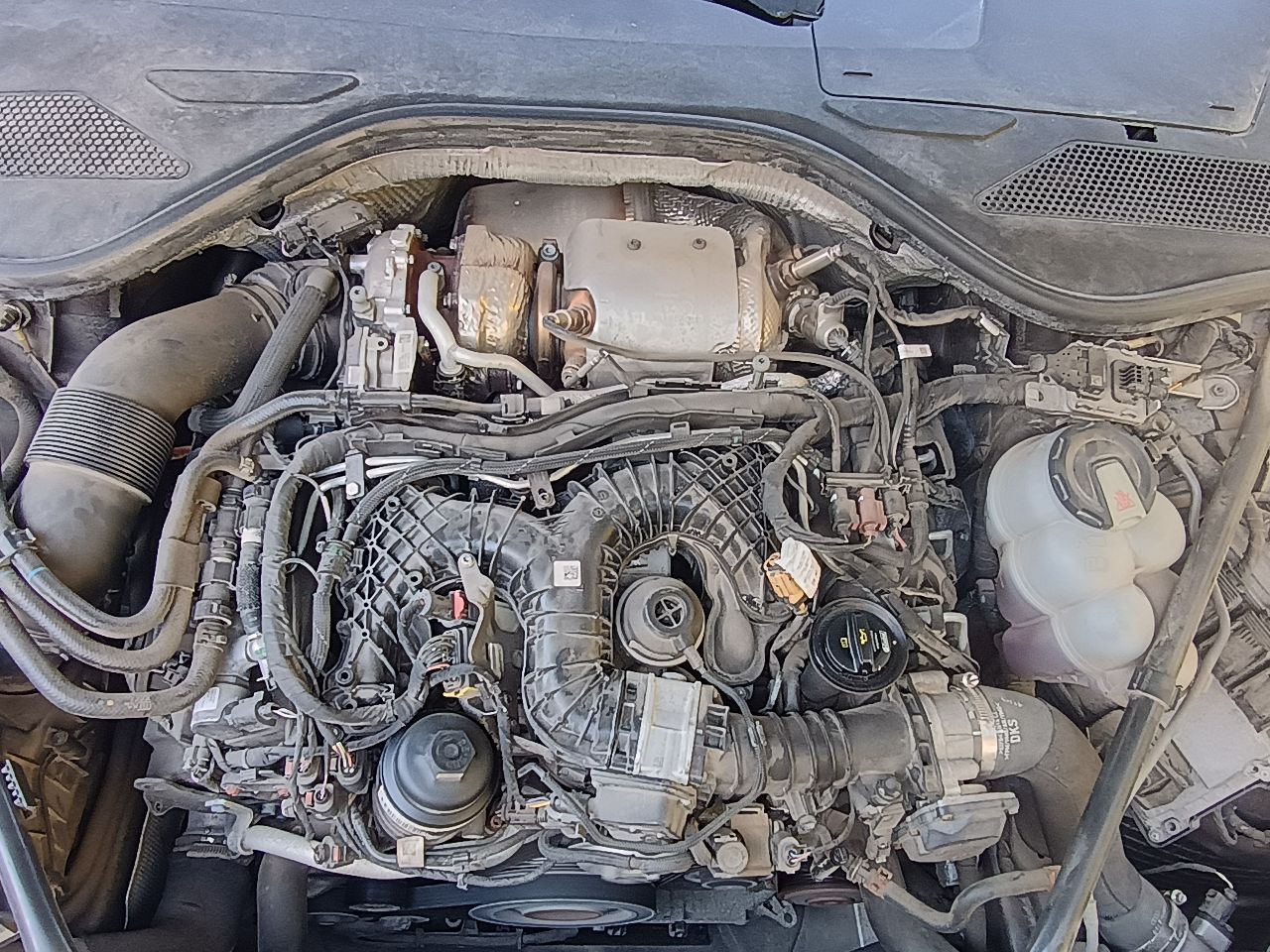 Audi A8 - фото 42