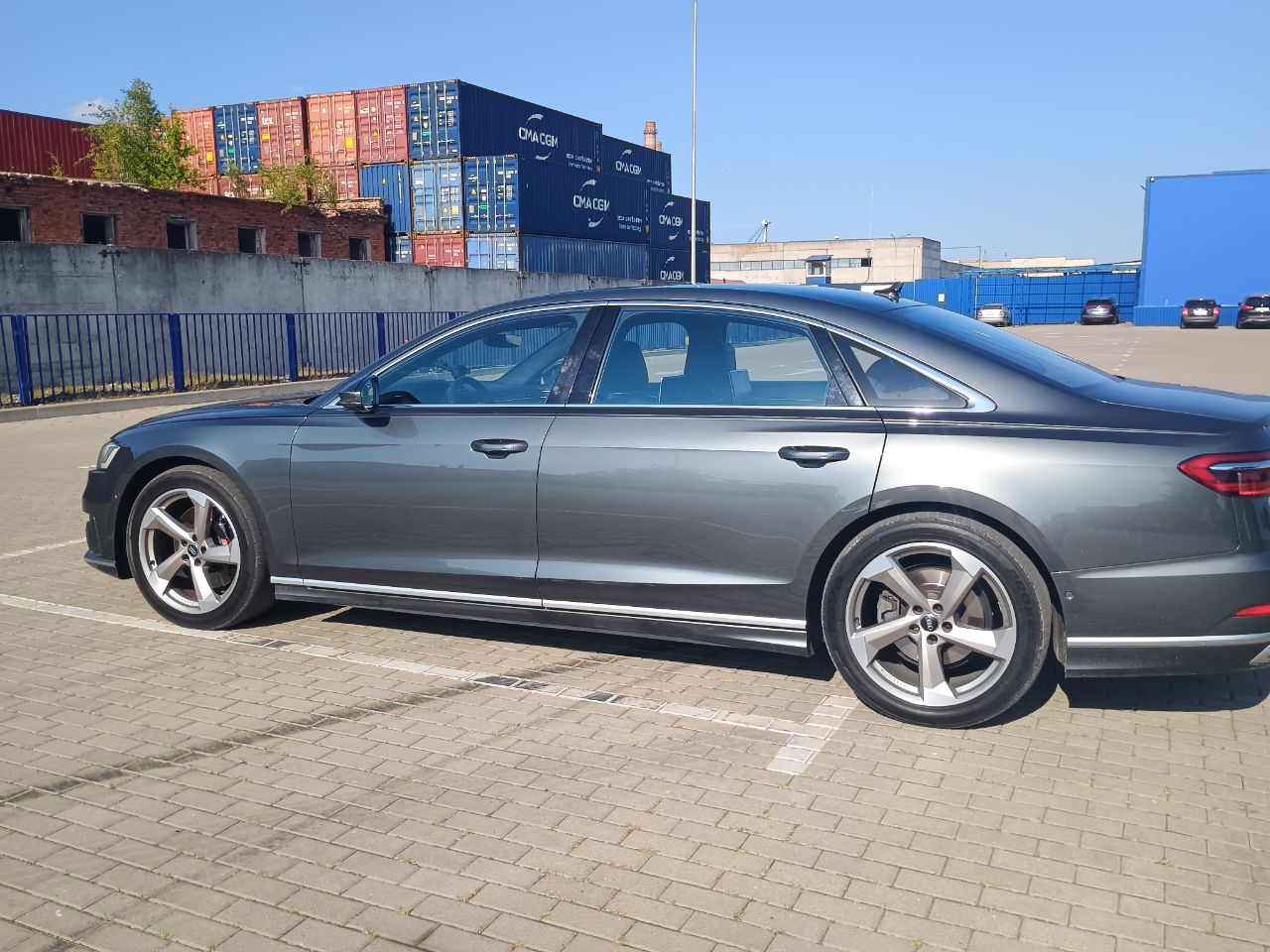 Audi A8 - фото 11