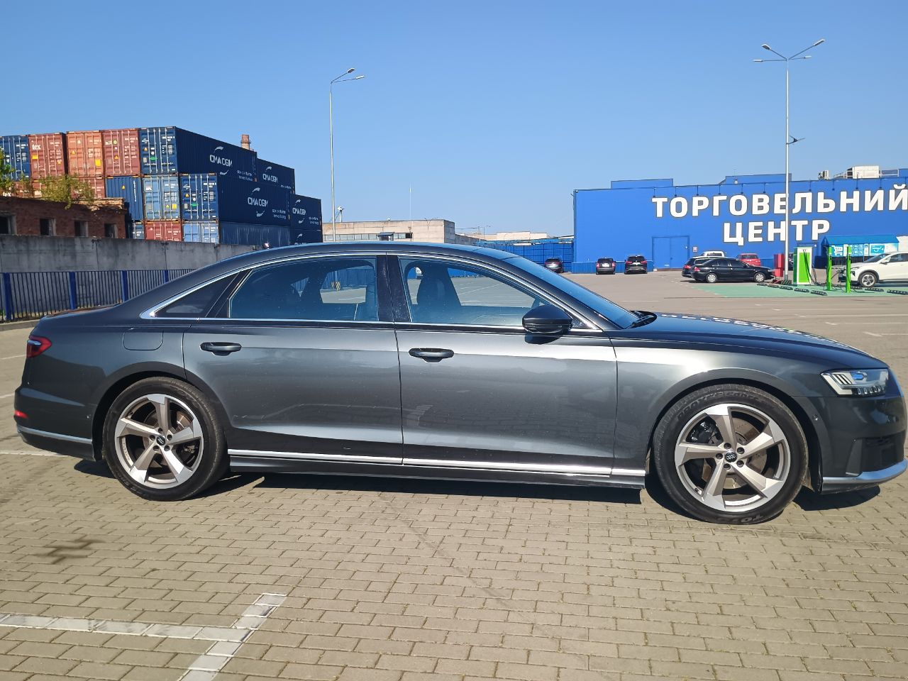 Audi A8 - фото 12