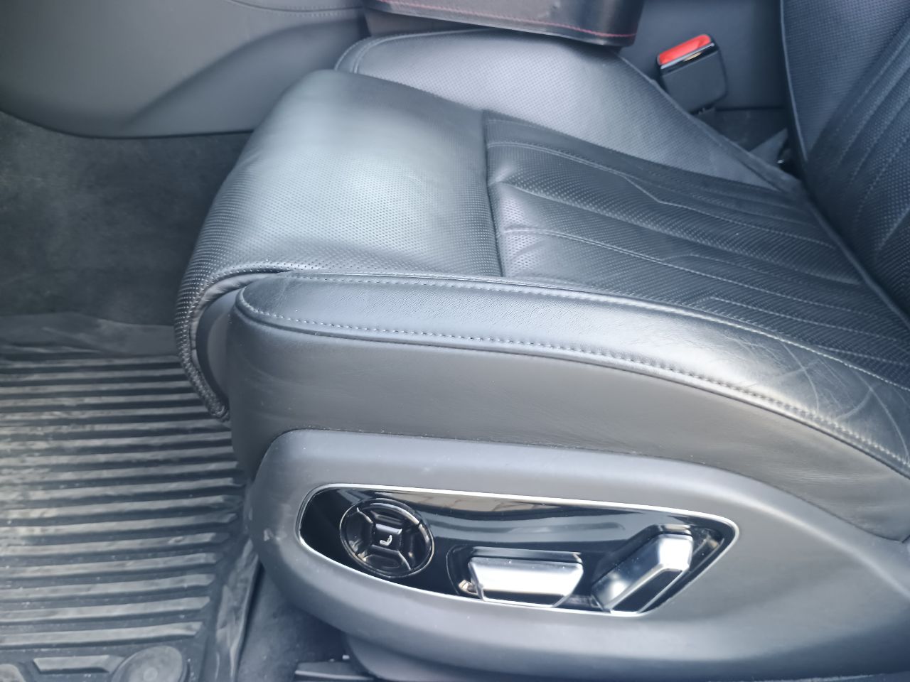 Audi A8 - фото 15