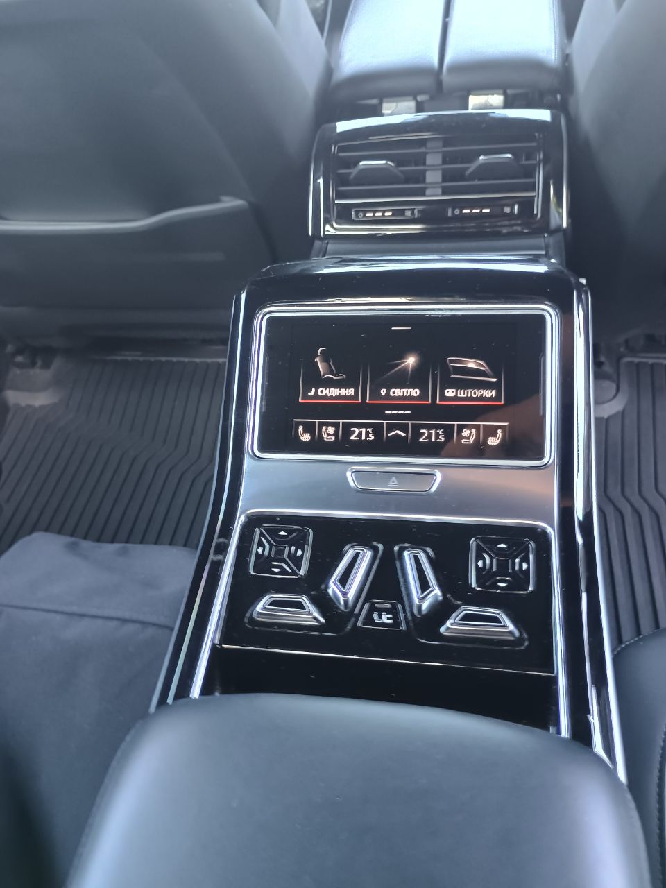 Audi A8 - фото 23