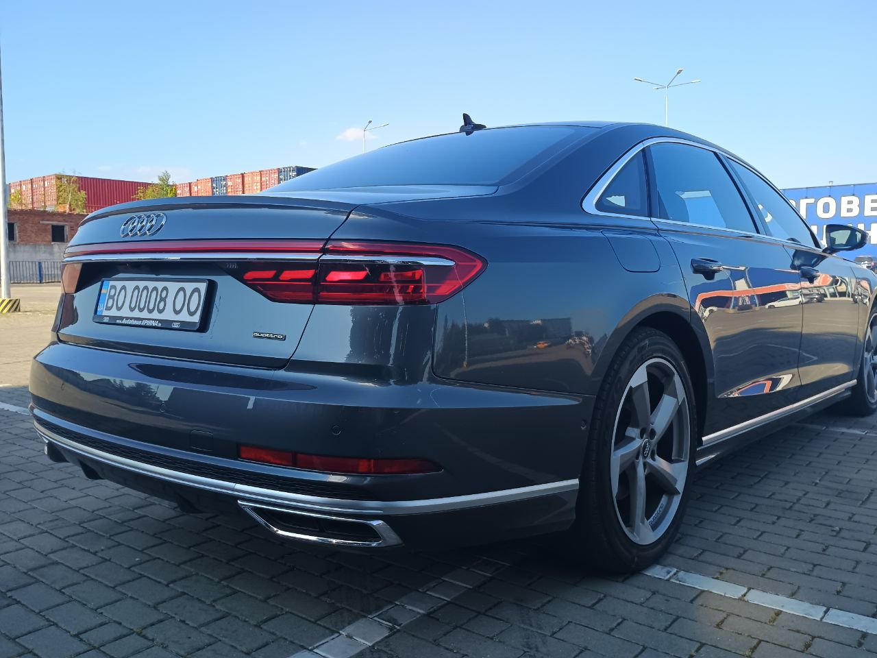 Audi A8 - фото 4