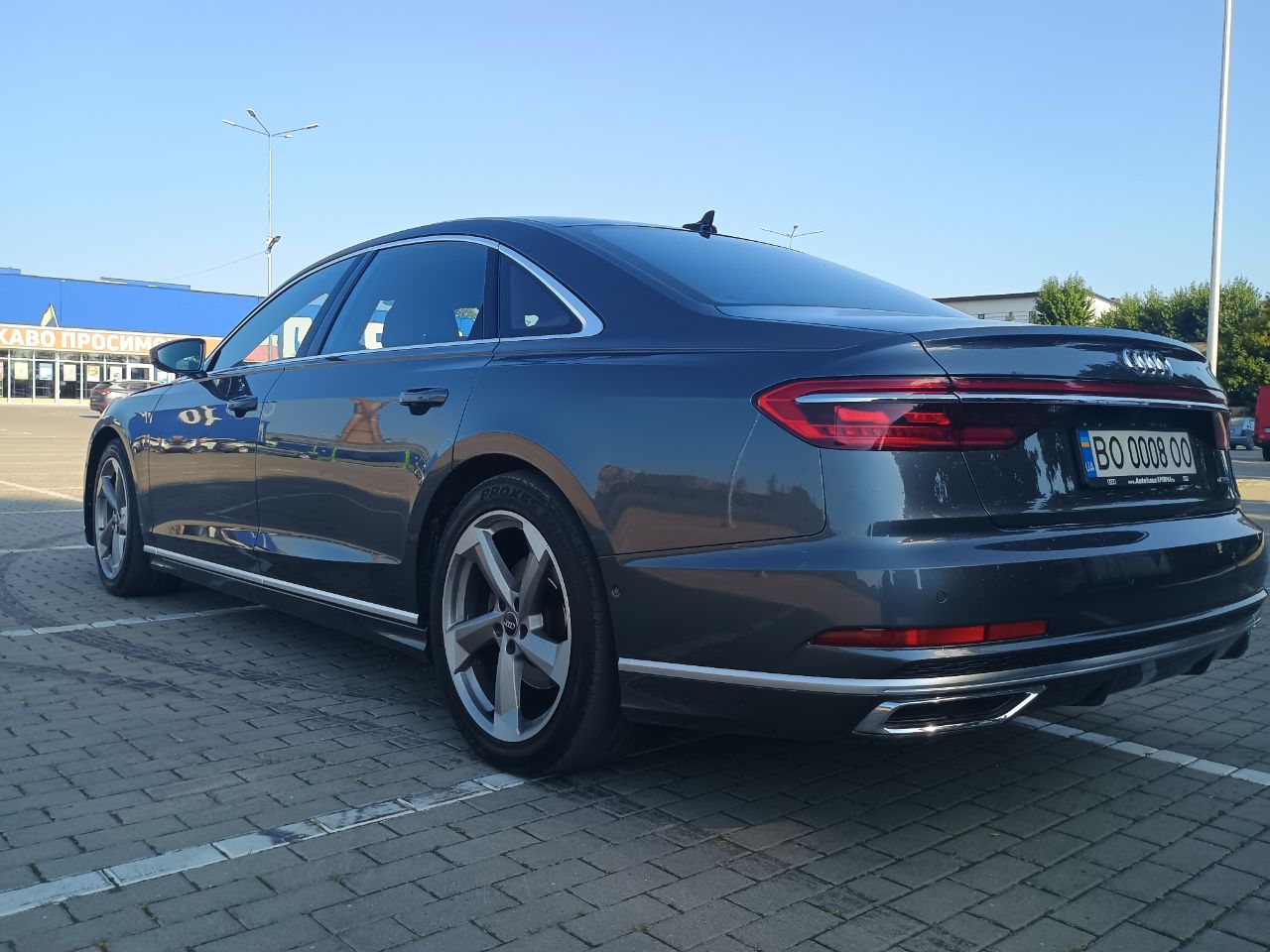 Audi A8 - фото 5