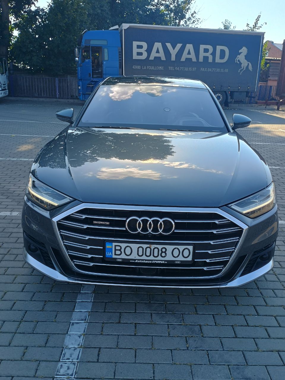 Audi A8 - фото 2