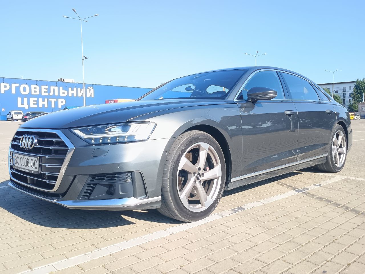 Audi A8 - фото 7