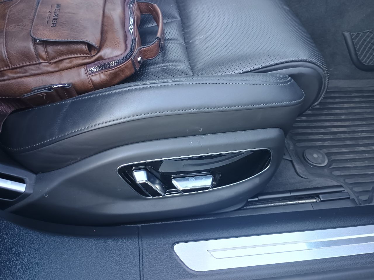 Audi A8 - фото 19