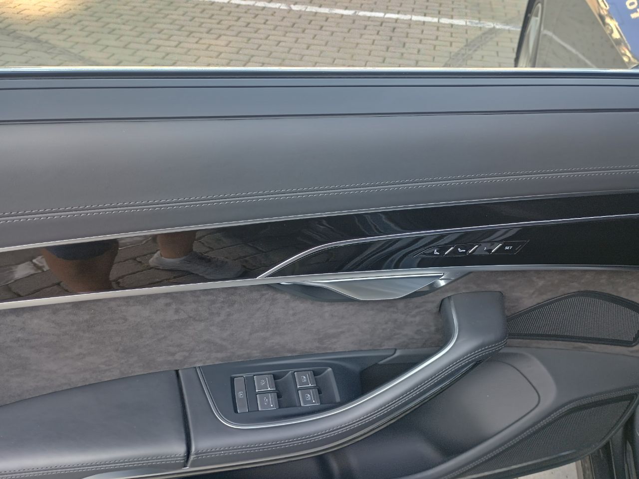 Audi A8 - фото 21