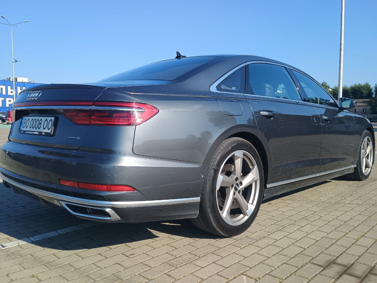 Audi A8 - фото 9