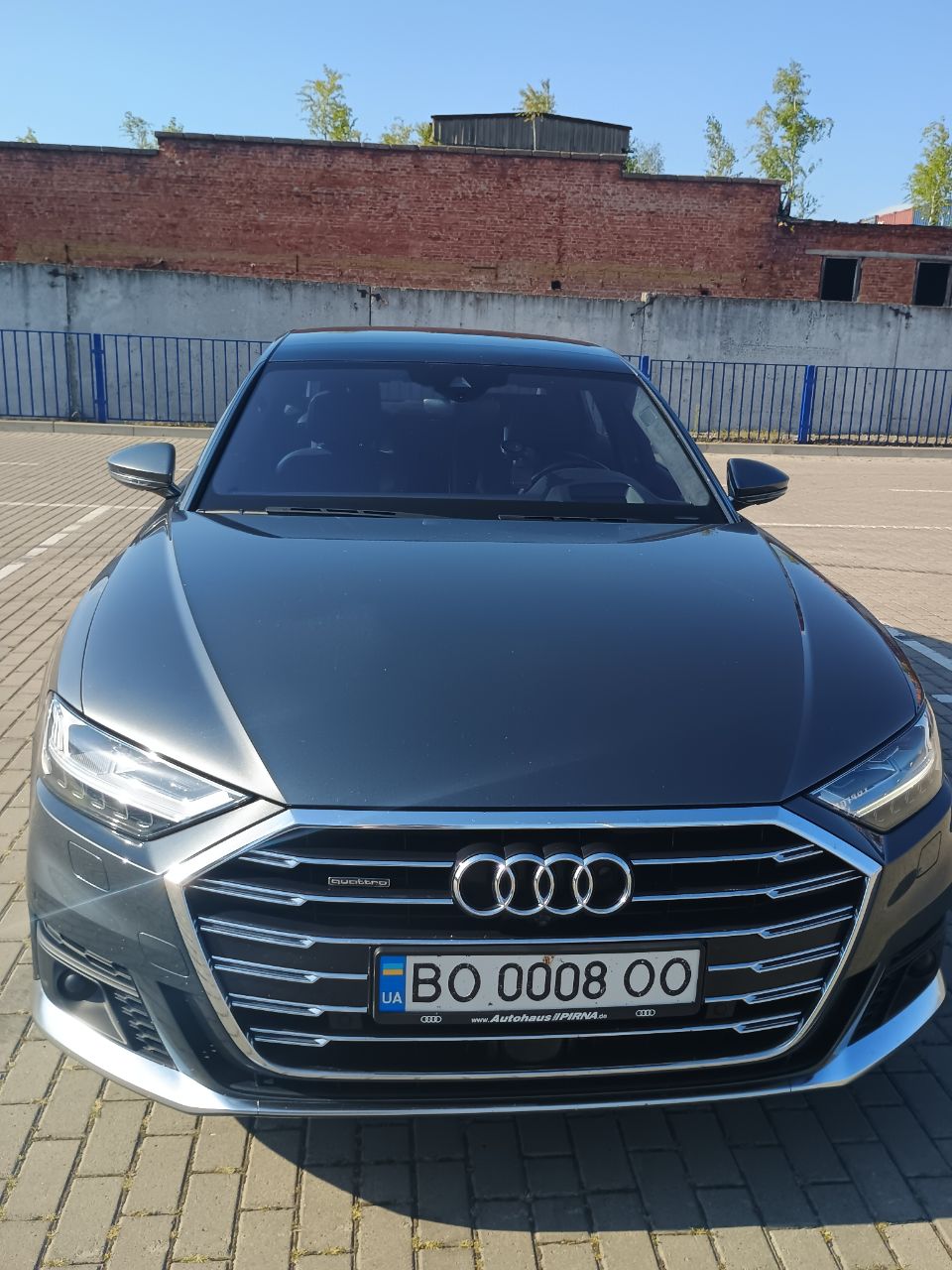 Audi A8 - фото 6