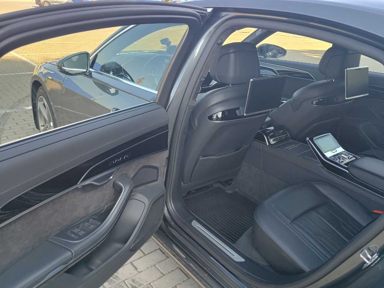 Audi A8 - фото 22