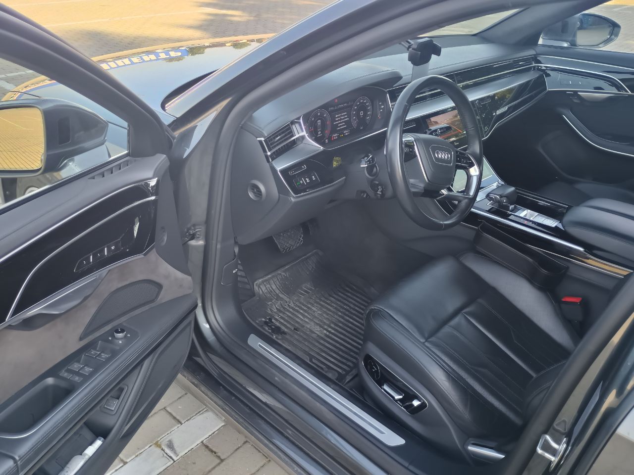 Audi A8 - фото 14