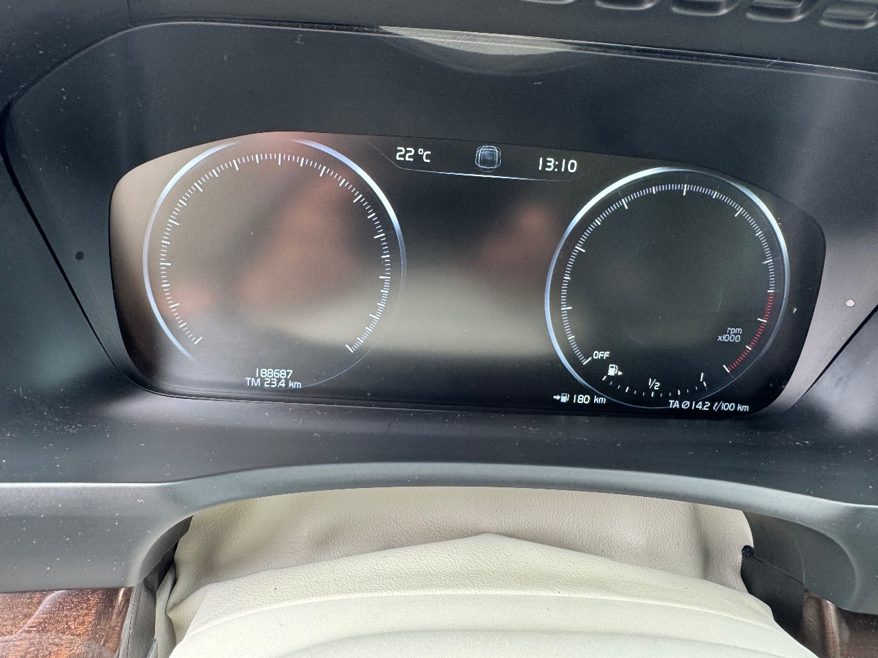 Volvo XC90 - фото 9