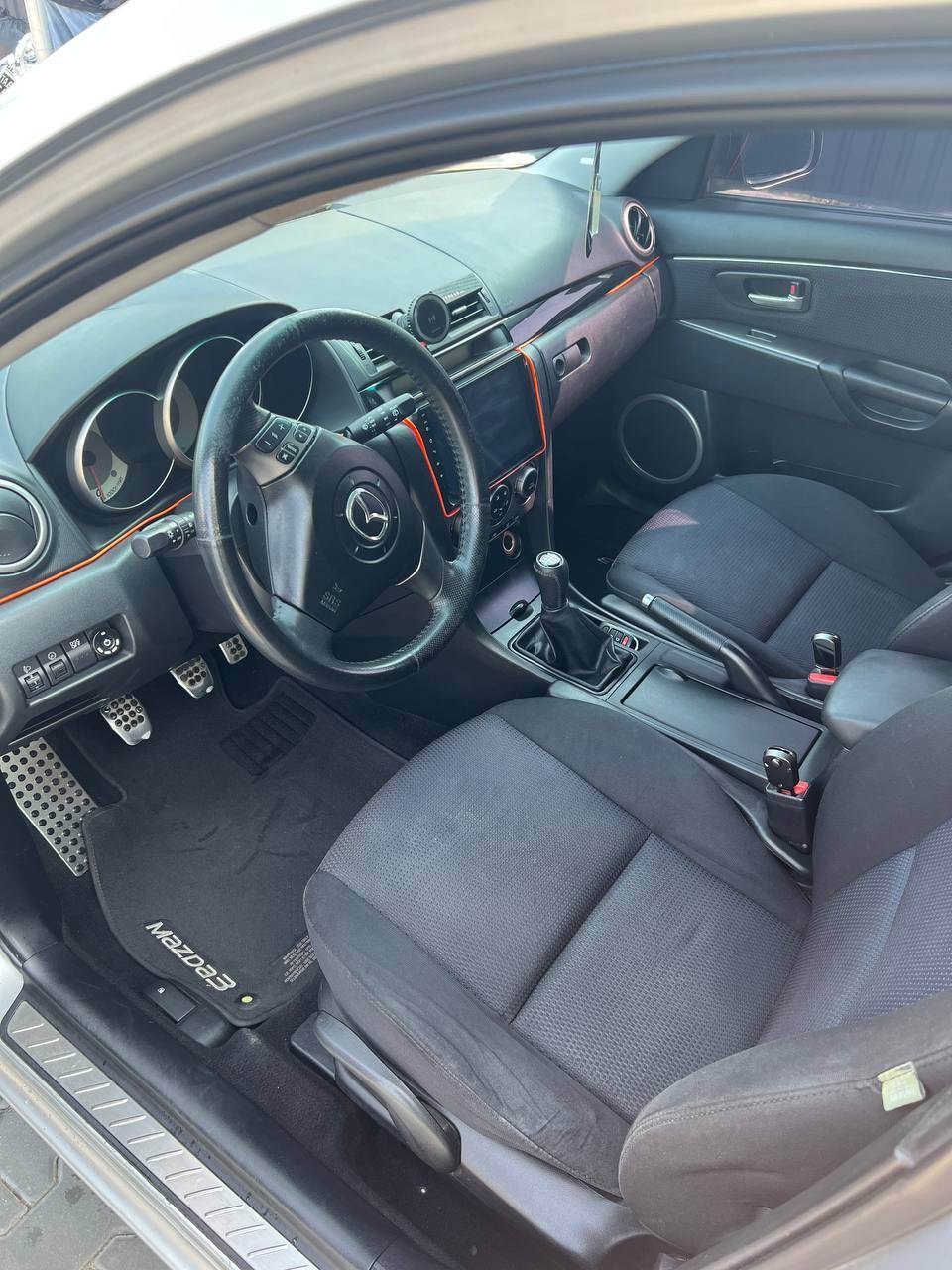 Mazda 3 - фото 8