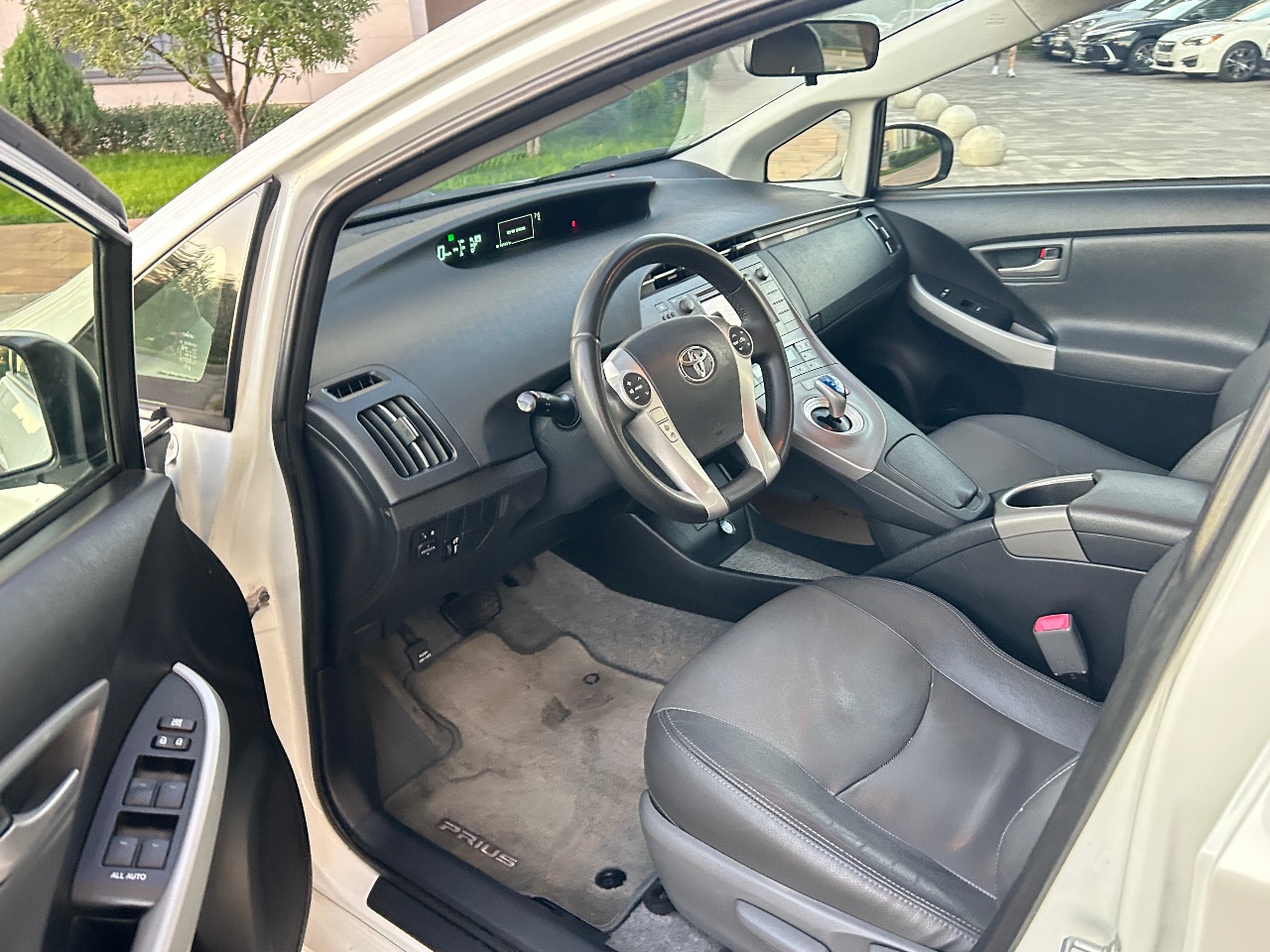 Toyota Prius - фото 9