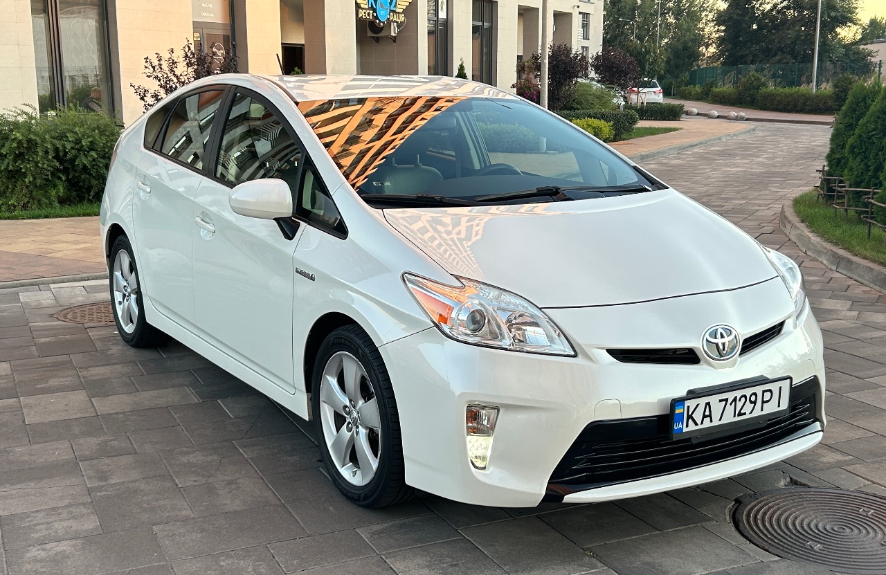 Toyota Prius - фото 1