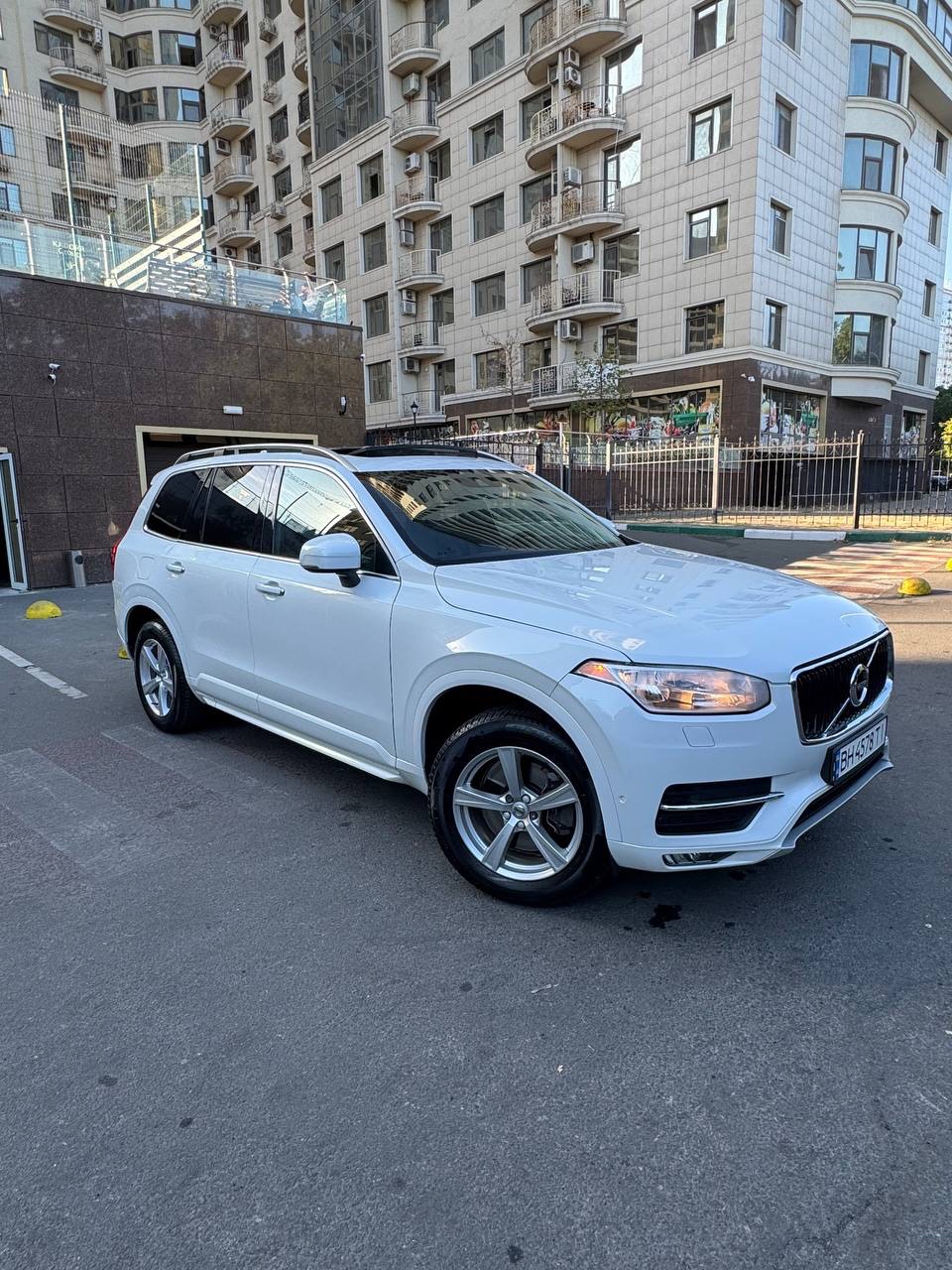 Volvo XC90 - фото 1