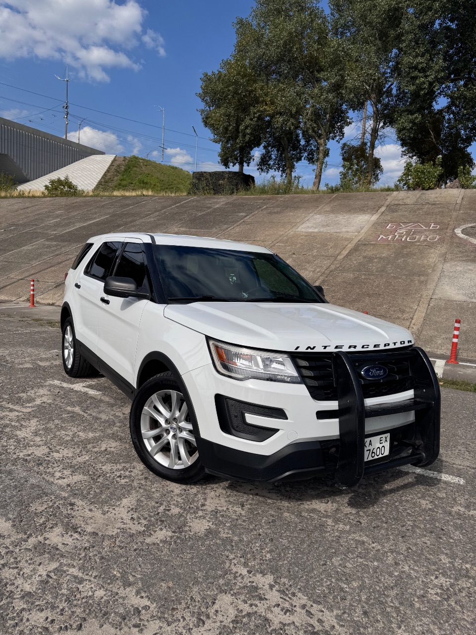 Ford Explorer - фото 1