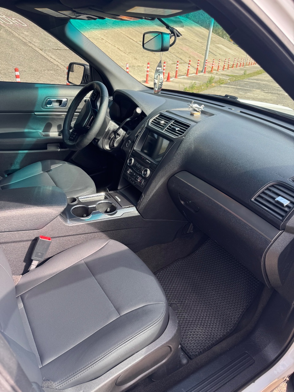 Ford Explorer - фото 7