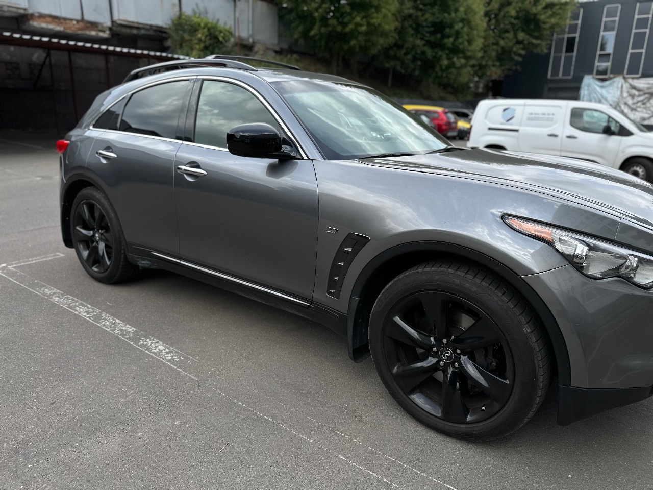 Infiniti QX70 - фото 6