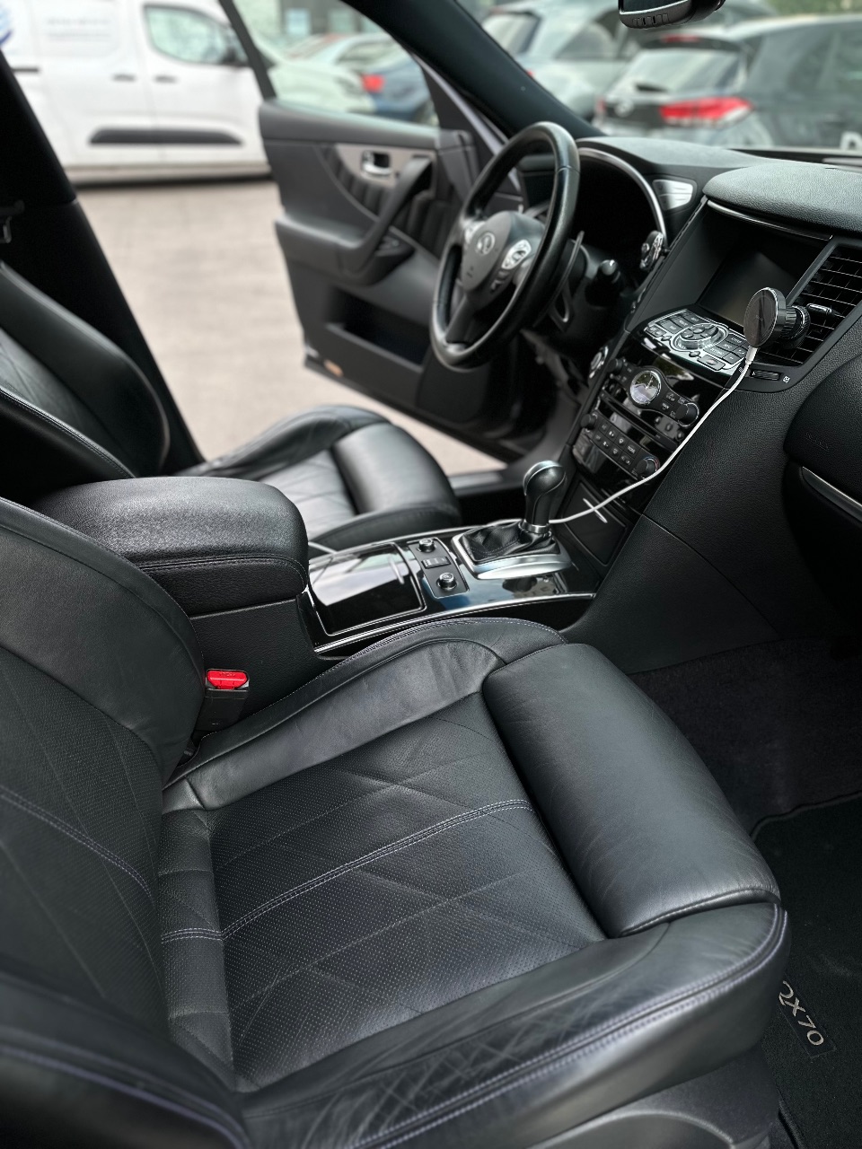 Infiniti QX70 - фото 27