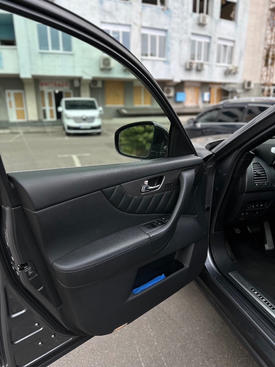 Infiniti QX70 - фото 16