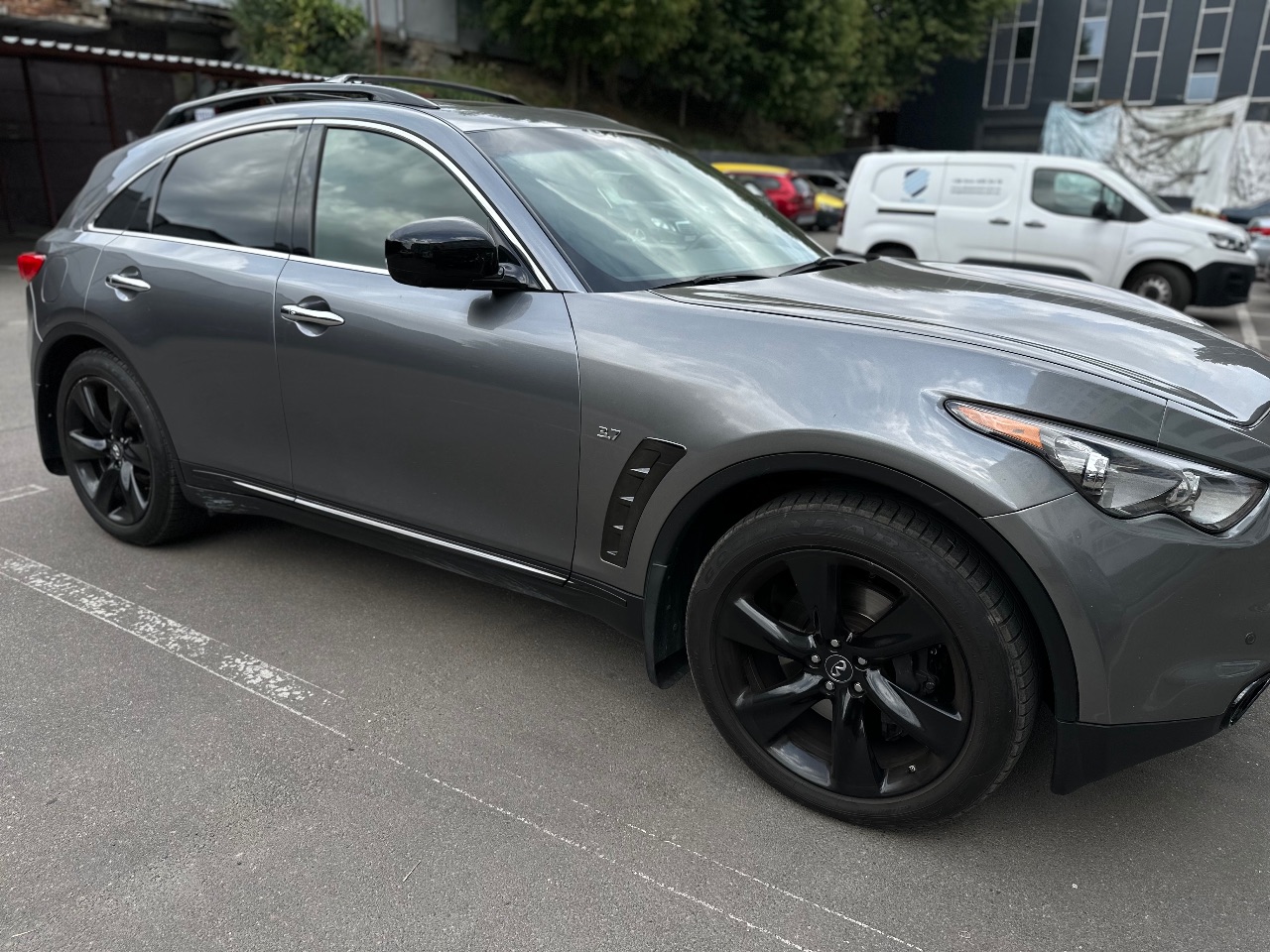 Infiniti QX70 - фото 5