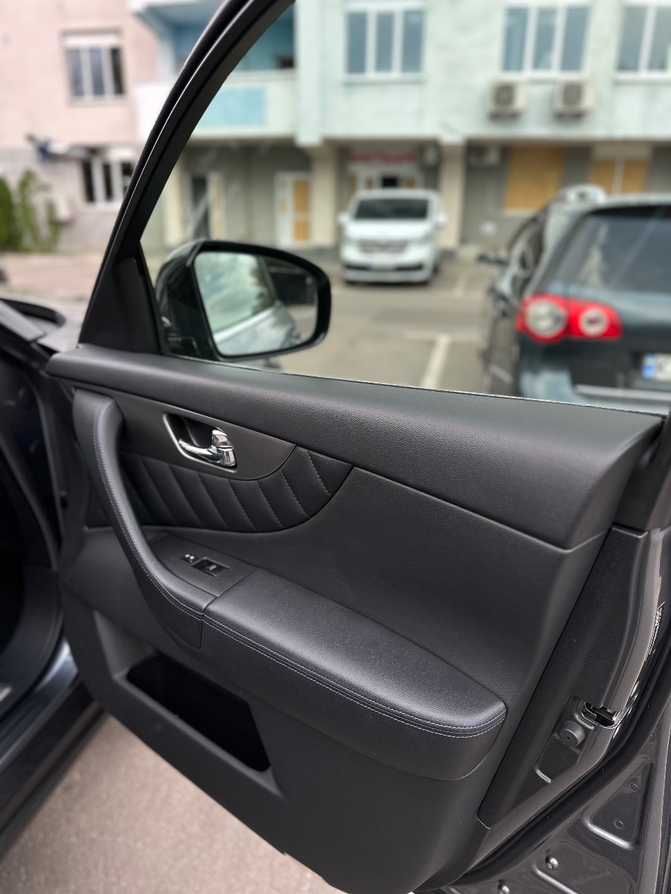 Infiniti QX70 - фото 26