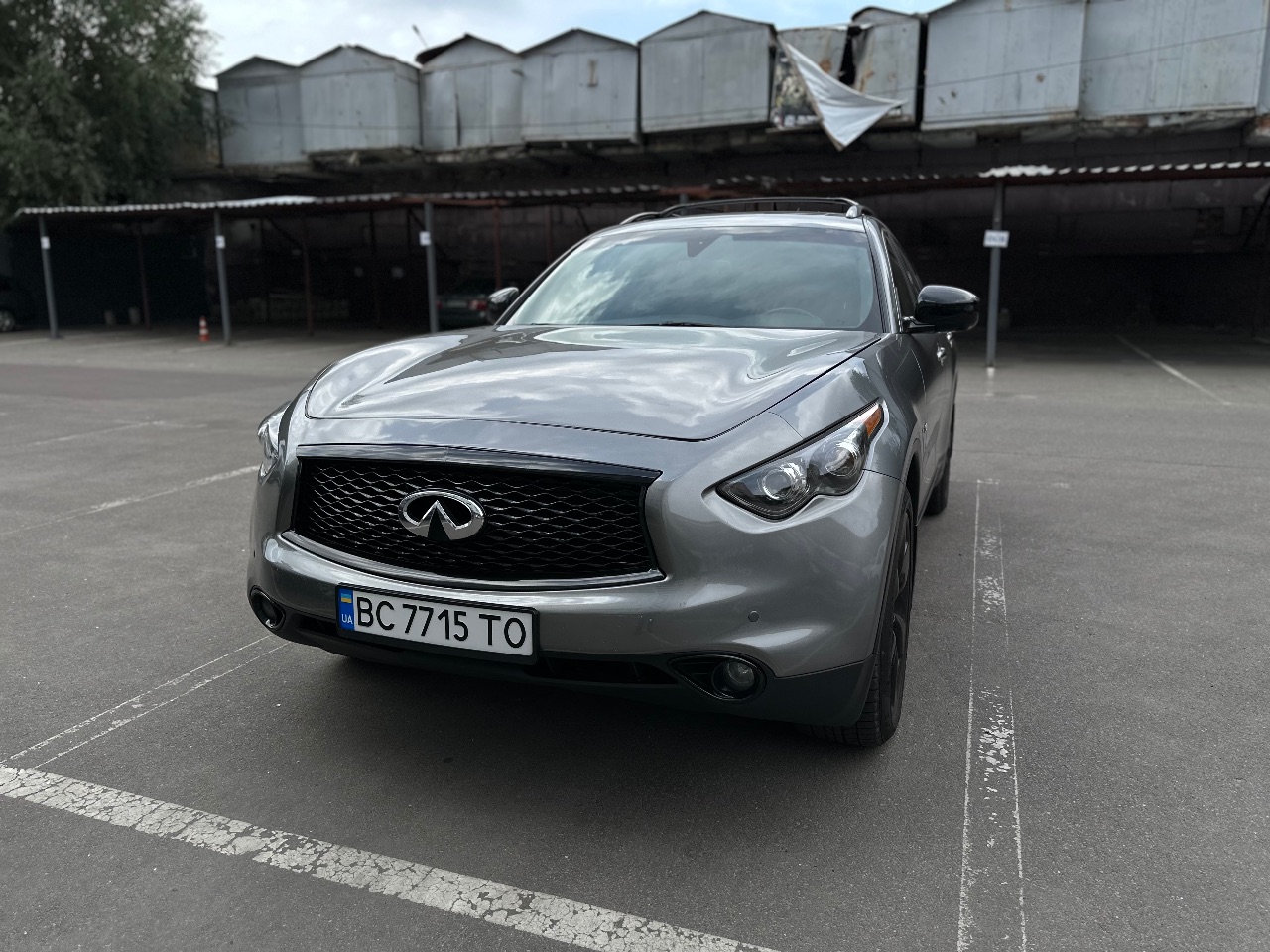 Infiniti QX70 - фото 1