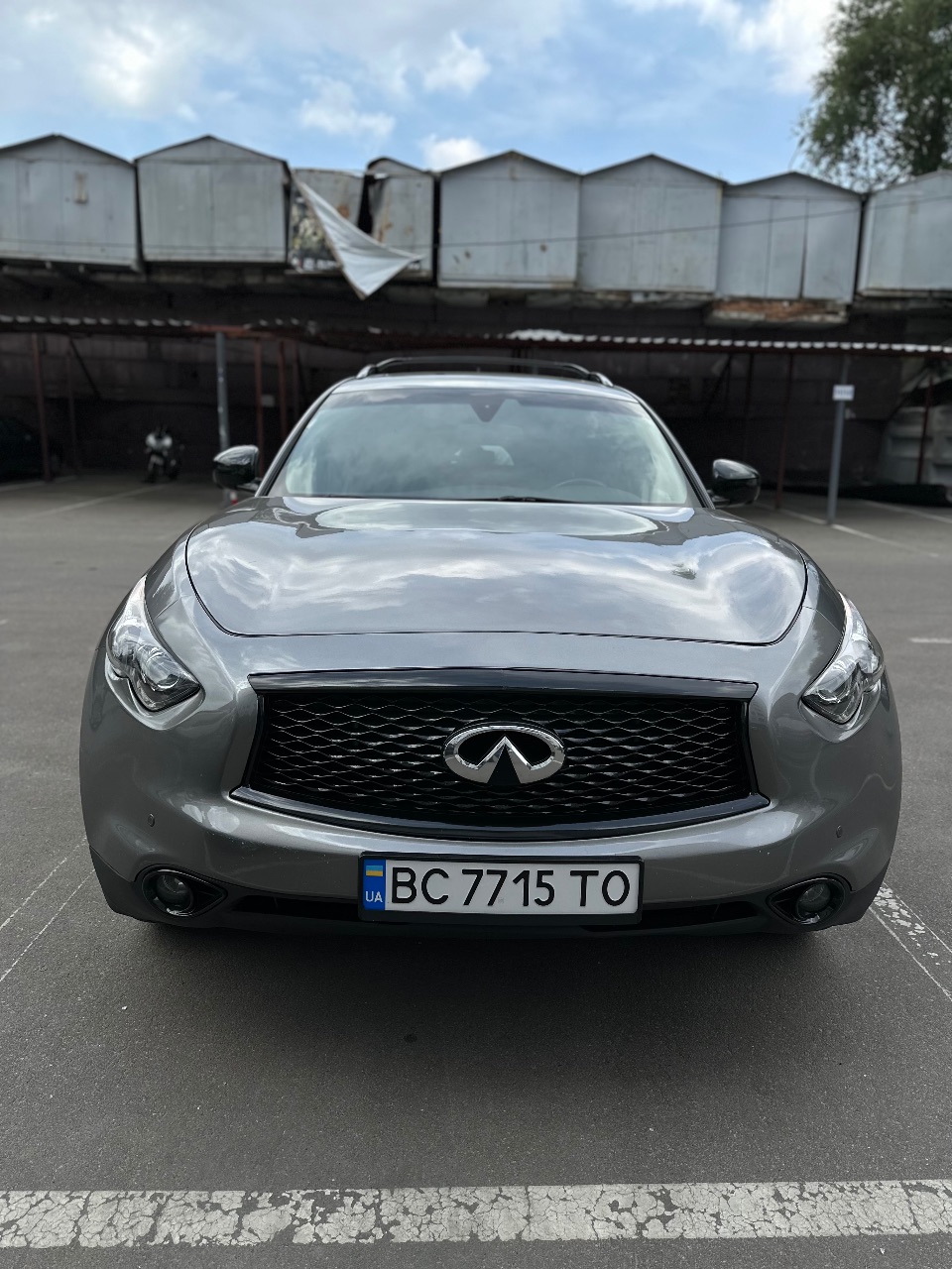 Infiniti QX70 - фото 2