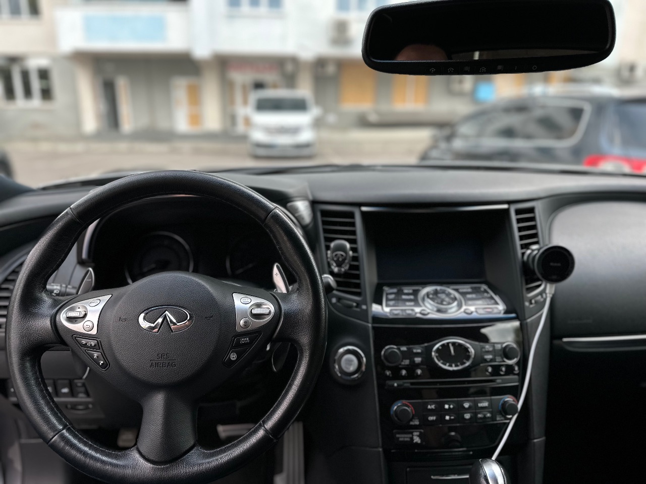 Infiniti QX70 - фото 21