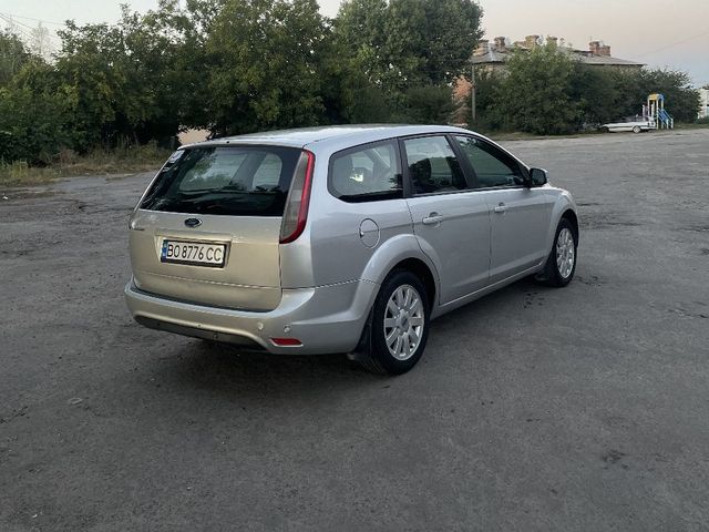Ford Focus - фото 5