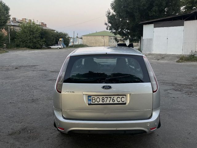 Ford Focus - фото 4
