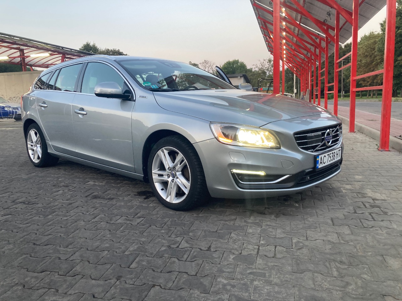 Volvo V60 - фото 9
