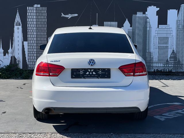 Volkswagen Passat - фото 4